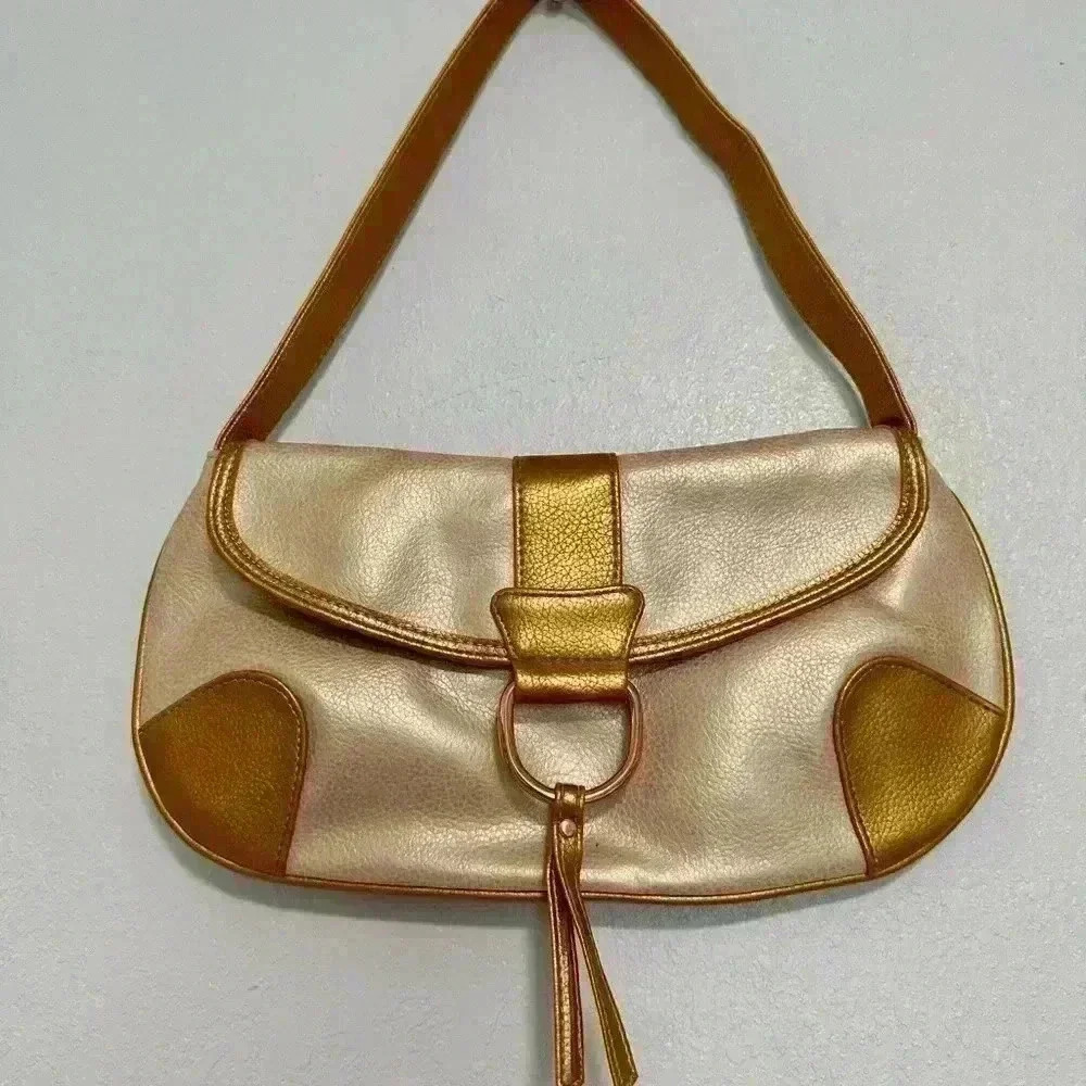 Elizabeth Arden Shoulder Bag Beige Gold Faux Leather Flap Purse Tassel Handbag - Picture 3 of 8